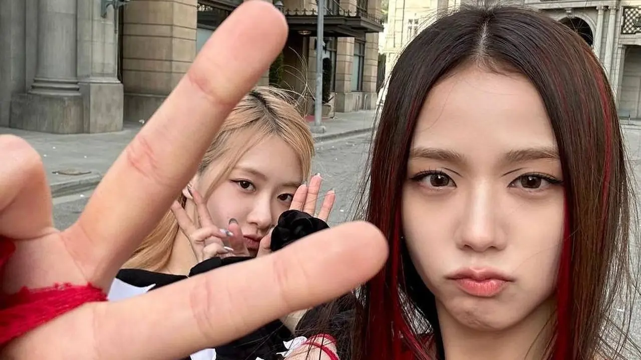 Rose dan Jisoo Blackpink. (Instagram/ sooyaaa__)