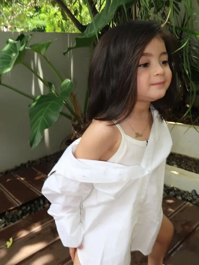 Potret Margin Istri Ali Syakieb Saat Kecil Begitu Mirip Putrinya. [@marginw]