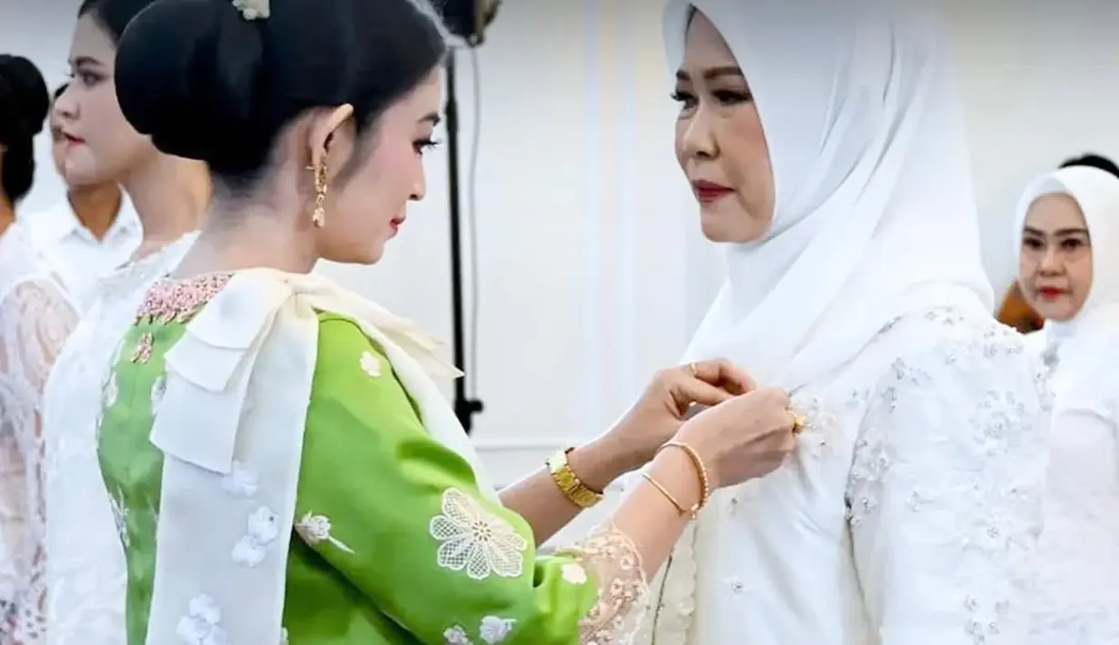 Acara yang berlangsung di Auditorium Sekretariat Wakil Presiden ini juga dirangkaikan dengan buka puasa bersama serta peringatan HUT ke-45 Dekranas. Selain berperan sebagai Ketua Umum Dekranas, Ibu Selvi juga menyampaikan pesan penting mengenai pemberdayaan UMKM. [@rampainusantara_official].