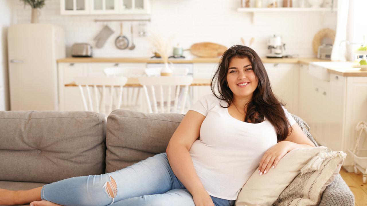 Perempuan Gemuk Pakai Celana Jeans.