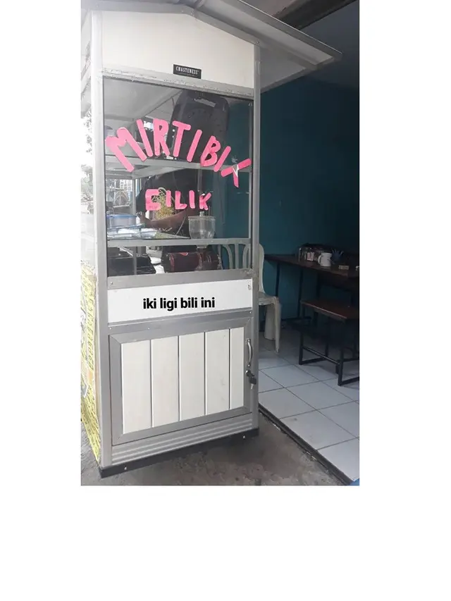 7 Tulisan Jualan Makanan Ini Sok Imut Banget, Bikin Geleng Kepala