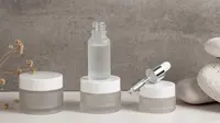 Mengenal cara cek BPOM produk skincare dan kosmetik secara mudah hanya melalui ponsel. (Foto/Dok: freepik.com)