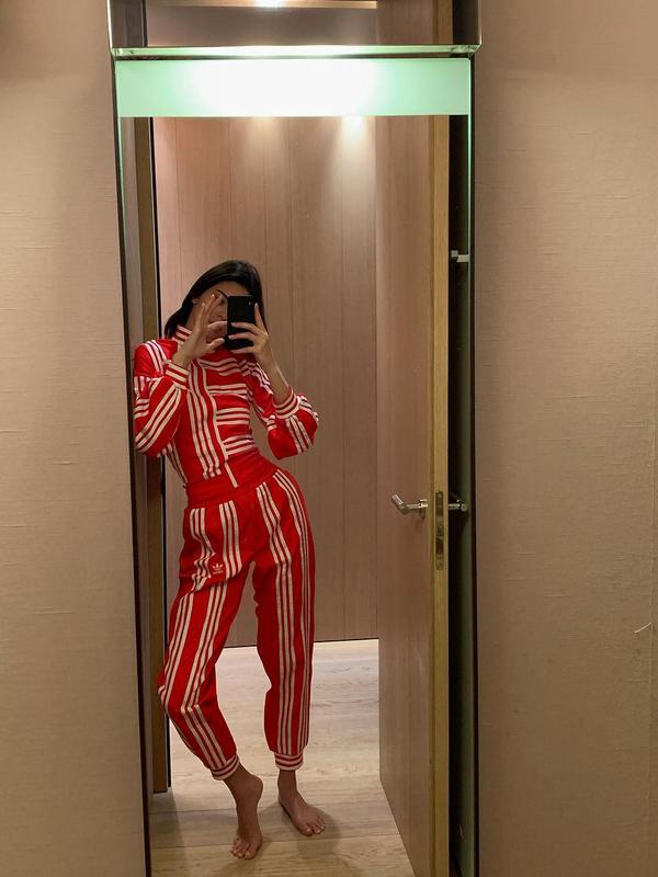 Kendall Janner menggunakan baju sporty adidas (dok. isntagram @kendalljenner/ https://www.instagram.com/p/BuPVKAmjhHK/Adinda Kurnia)