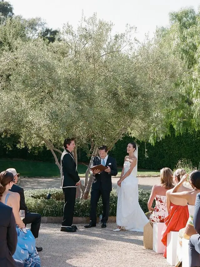 Charlie Puth Resmi Menikah dengan Brooke Sansone. [@normanaandblake]