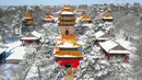 Pemandangan dari atas saat Taman Beiling diselimuti salju di Shenyang di provinsi Liaoning, China (15/3). Usai hujan salju, Taman Beiling diselimuti salju tebal. (AFP)