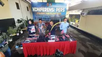 Sat Reskrim Polres Sukabumi Kota saat melakukan konferensi pengungkapam kasus tawuran yang sebabkan satu korban tewas, (Liputan6.com/Fira Syahrin).