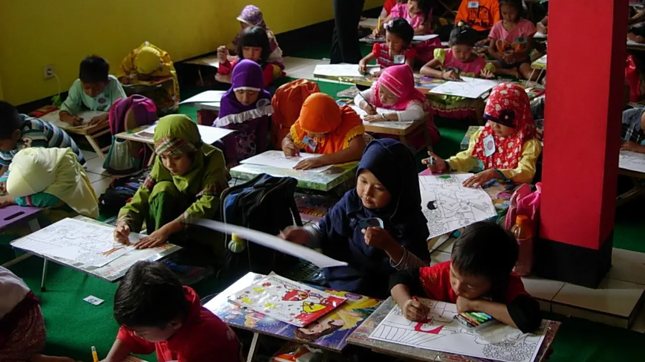 Lucunya Anak-anak Balita di Lomba Mewarnai