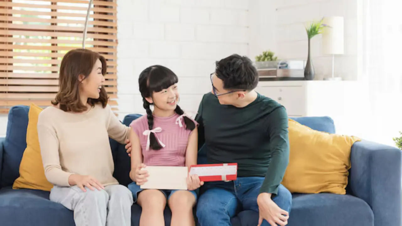 Cara Berkomunikasi dengan Anak yang Mulai Beranjak Remaja (photo by freepik.com)