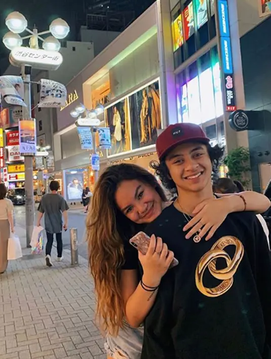 Hubungan kedekatan Bastian dan Shafa semakin menjadi perbincangan setelah mantan personil CJR ini mengunggah foto dirinya bersama Shafa beberapa waktu lalu. (Liputan6.com/IG/bastiansteel)