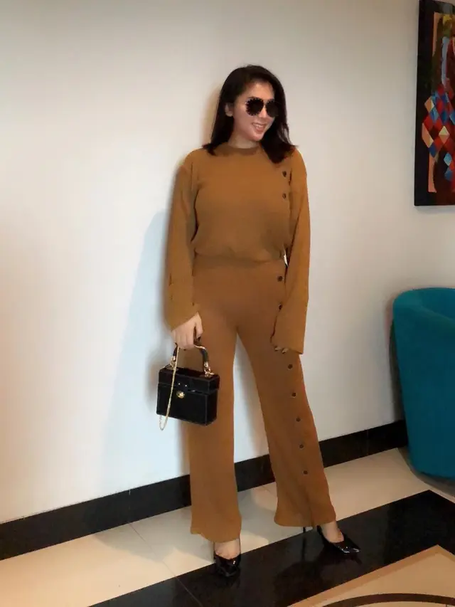 Selalu Tampil Seksi, Ini 6 Potret Elegan Gebby Vesta Saat Pakai Pakaian Tertutup