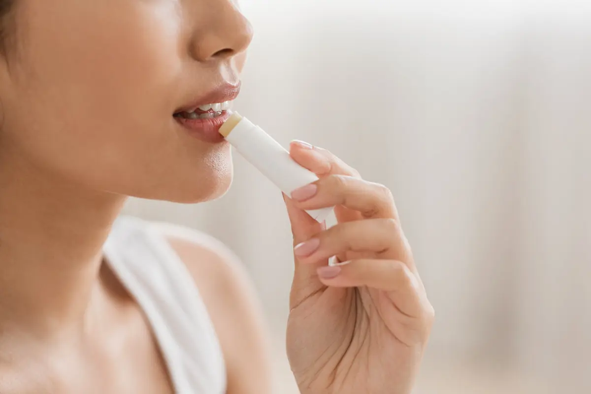 Warna Bibir Menghitam Sering Mengganggu Penampilan, Ini Cara Mengatasinya agar Kembali Merona