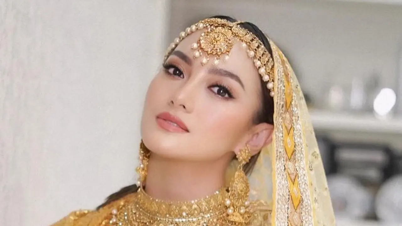 [Fimela] Artis hadir di Henna Night Aurel Hermansyah