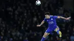 Bek Leicester City, Harry Maguire menyundul bola saat bertanding melawan Newcastle United pada pertandingan Liga Inggris di King Power Stadium pada 12 April 2019. Manchester United (MU) resmi merekrut Harry Maguire dari Leicester City, Senin (5/8/2019). (AFP Photo/Adrian Dennis)