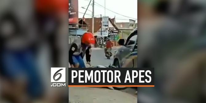 VIDEO: Kabur Saat Ditilang, Pengendara Motor Kena Apes