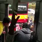 KRL Commuter Line, Tanah Abang-Parung Panjang Anjlok di dekat Stasiun Palmerah (Marco Tampubolon/Liputan6.com)