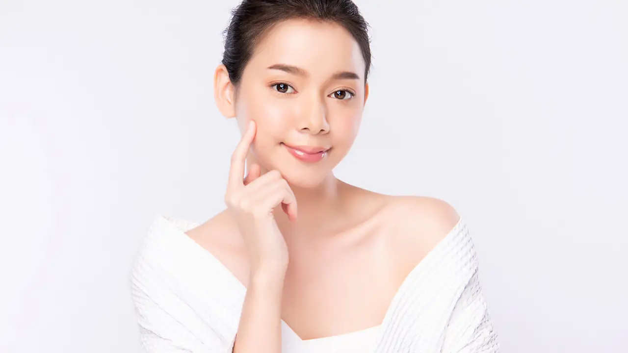 5 Kandungan Skincare Terbaik untuk Lawan Tanda Penuaan Dini Bagi Pemilik Kulit Sensitif