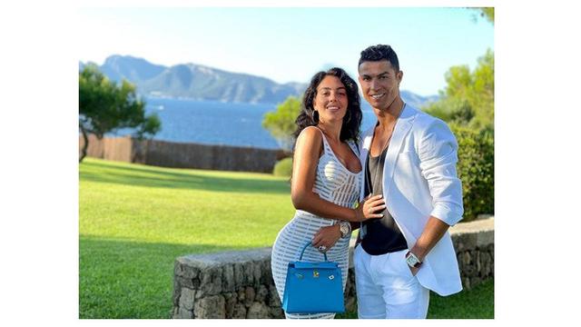 7 Potret Mesra Cristiano Ronaldo dan Kekasih, Umumkan Hamil Anak Kembar