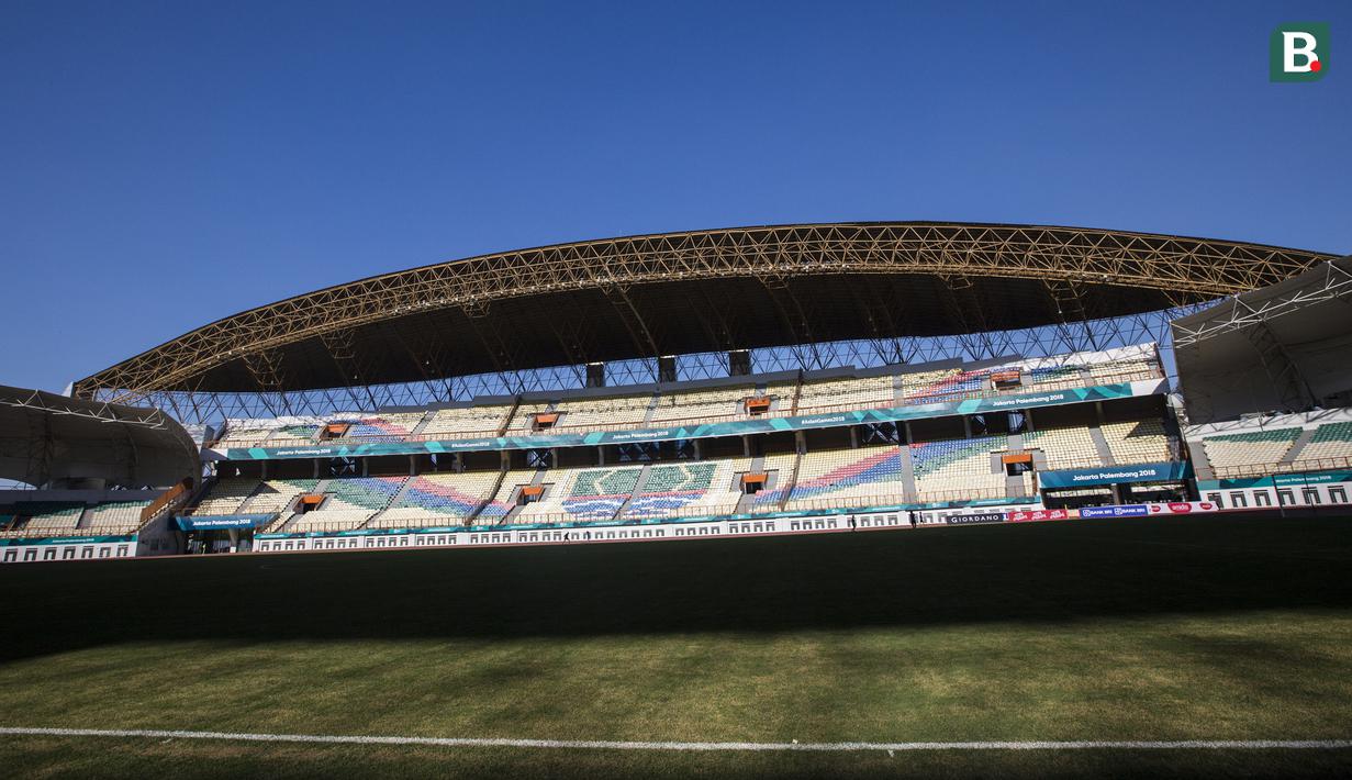 Suasana dari Stadion Wibawa Mukti di Cikarang, Jawa Barat, Senin (10/9/2018). Stadion dengan kapasitas 28.778 ini mulai digunakan sejak tahun 2014 lalu. (Bola.com/Vitalis Trisna)
