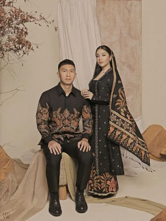 "Why? Karena I like smart guy. Gitu jadi, kayak dari awal kenalan sama Indra, dia tuh udah kayak smart aja ngomongnya. Jadi udah kayak gue ngerasa gue bener-bener belajar nih dari Indra, dan ternyata bener," tuturnya.  (Instagram/nikitawillyofficial94)