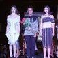 Berikut penampilan Rafi Ridwan, desainer muda tuna rungu dari Indonesia yang memamerkan karyanya di El Paso Fashion Week 2017 di Texas. (Foto: instagram/rafiaridwan)