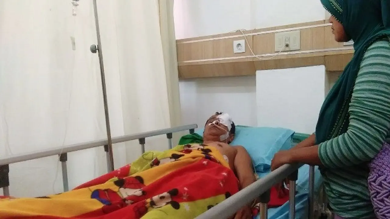 Pencari ikan diserang beruang usai menjalani operasi di RSUD Arifin Ahmad Pekanbaru.