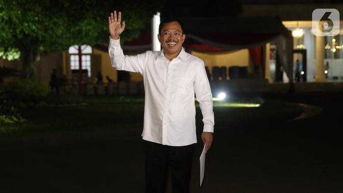 Kepala RSPAD dr Terawan Agus Putranto meninggalkan Kompleks Istana Kepresidenan di Jakarta, Selasa (22/10/2019). Terawan yang mengenakan atasan kemeja berwarna putih tersebut, dirumorkan akan mengisi jabatan sebagai Menteri Kesehatan di Kabinet Kerja jilid II. (Liputan6.com/Angga Yuniar)