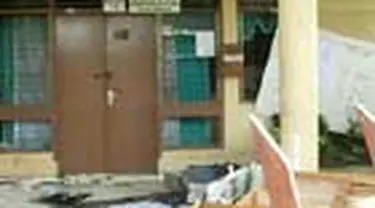 Kerusuhan di Sibolga, Sumatra Utara, 14 Mei silam menyisakan kerugian hingga miliar rupiah. Tak kurang dari 15 kantor kelurahan dan tiga kantor kecamatan di Sibolga rusak. 