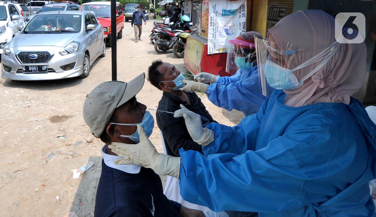 FOTO Swab Antigen Pemudik yang Kembali ke Depok Foto