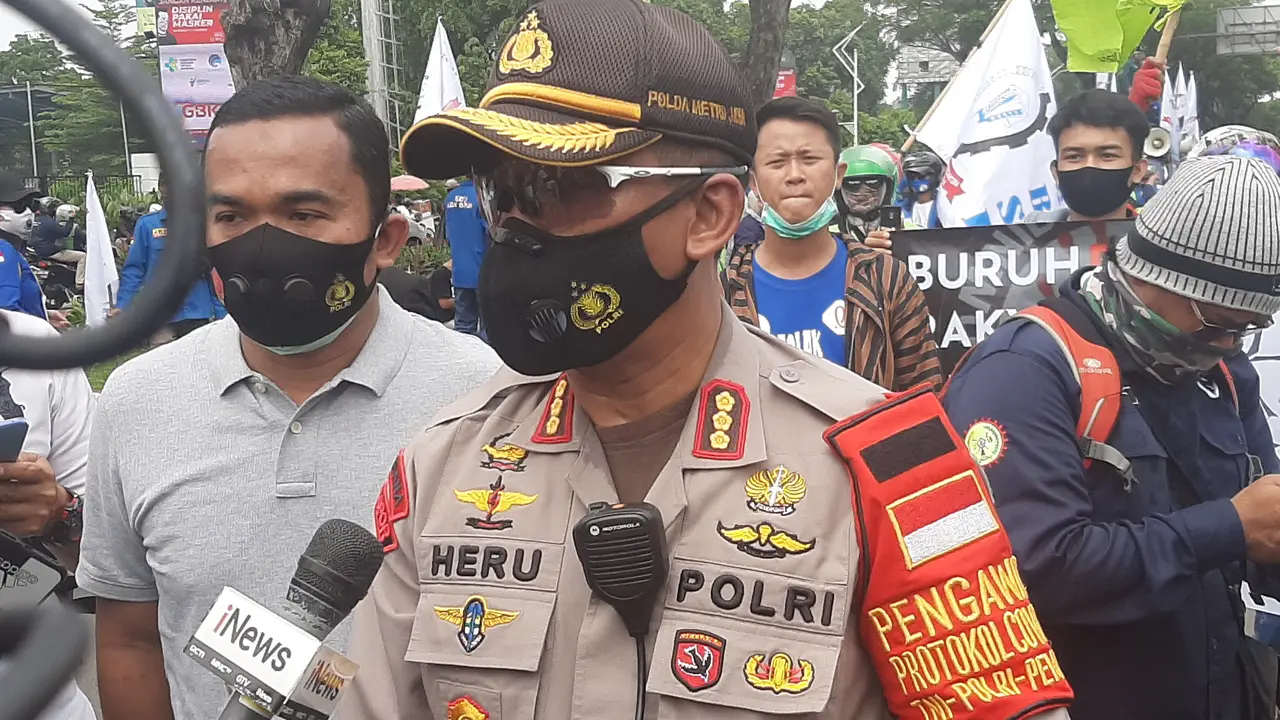 Cara Kapolres Jakarta Pusat Bujuk Massa Buruh SBSI