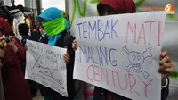 Demo yang dilakukan mahasiswa kali ini menuntut KPK bisa mengungkap dan menghukum pelaku kasus Bank Century.(Liputan 6.com/Danu Baharuddin)