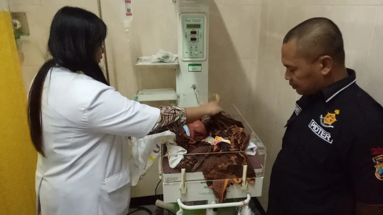Penemuan Bayi di Hutan