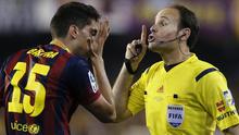 Wasit Antonio Mateu Lahoz mengaku salah mengambil keputusan karena menganulir gol Lionel Messi pada La Liga 2013-2014 yang membuat Barcelona gagal juara. (AFP/Cesar Manso)