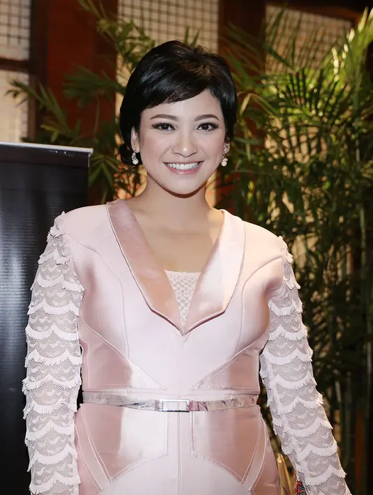 "Suami saya juga setuju. Pas suamiku baca (skenario) dia bilang 'ini bagus banget kalo kamu botak'," ujar ibu dari Rudra Arka Monoarfa. (Galih W. Satria/Bintang.com)