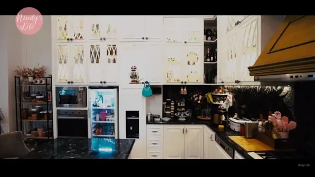 Menengok Dapur Nindy Ayunda yang Mewah dan Bergaya Klasik