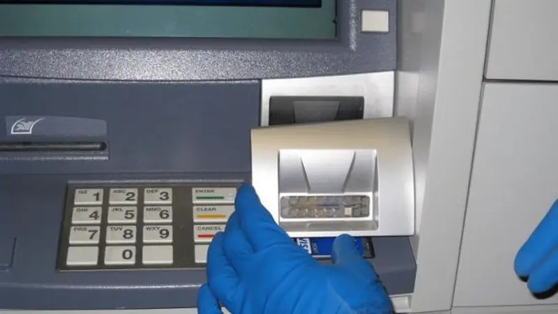 Mengenal Modus Pembobolan ATM Melalui Teknik Skimming