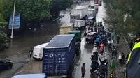 Banjir Surut, Pemotor Tak Lagi Diizinkan Melintas di Tol Wiyoto Wiyono