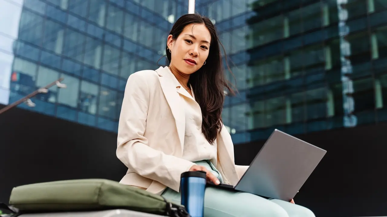 perempuan bekerja bisnis karir