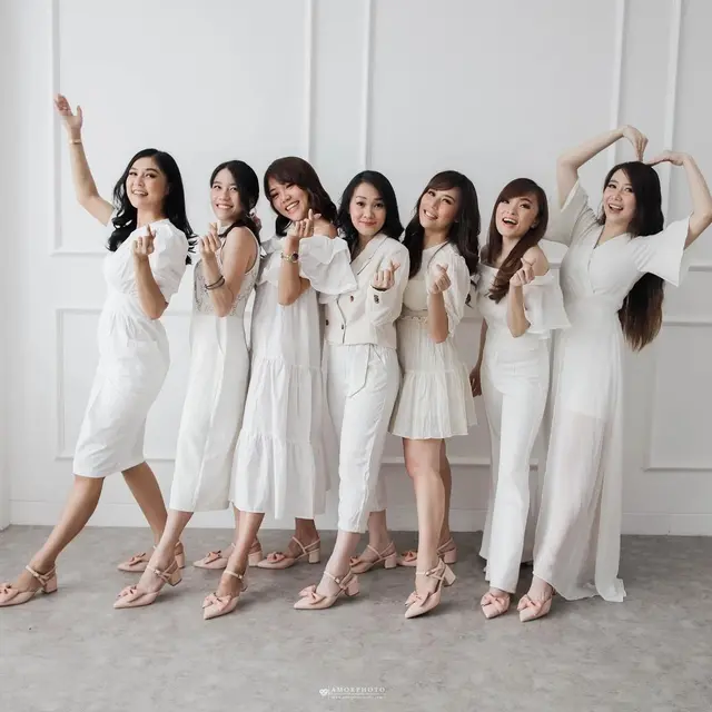 8 Gaya Pemotretan 7 Anggota Eks Cherrybelle, Ada yang Diedit agar Full Team