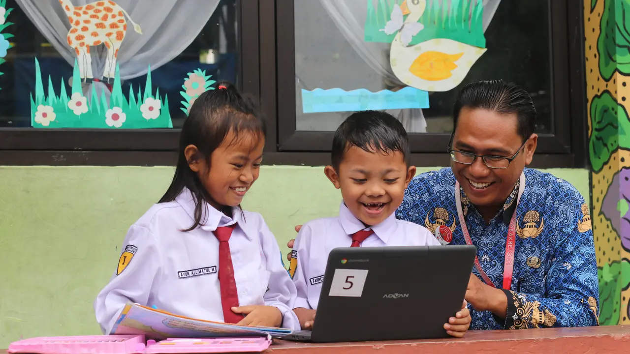 Kepala Sekolah SDN Tambakrejo 01 Semarang, Tri Sugiyono, berinovasi membuat Sudut Baca Digital (Subadi) (Istimewa)