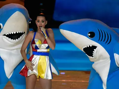 Katy Perry tampil memeriahkan ajang Super Bowl XLIX Halftime Show di University of Phoenix Stadium, Arizona, Amerika Serikat, Minggu (1/2/2015). (Kirby Lee-USA TODAY Sports)