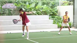 Bertempat di Bounce Padel Club, Jakarta, Indonesia Kaya menghadirkan Padel Berkebaya pada Sabtu (7/2/2026). Tampak dalam foto, peserta bermain padel dalam kegiatan Padel Berkebaya di Bounce Padel Club, Jakarta, Sabtu (7/2/2026). (Kapanlagi.com/Budy Santoso)