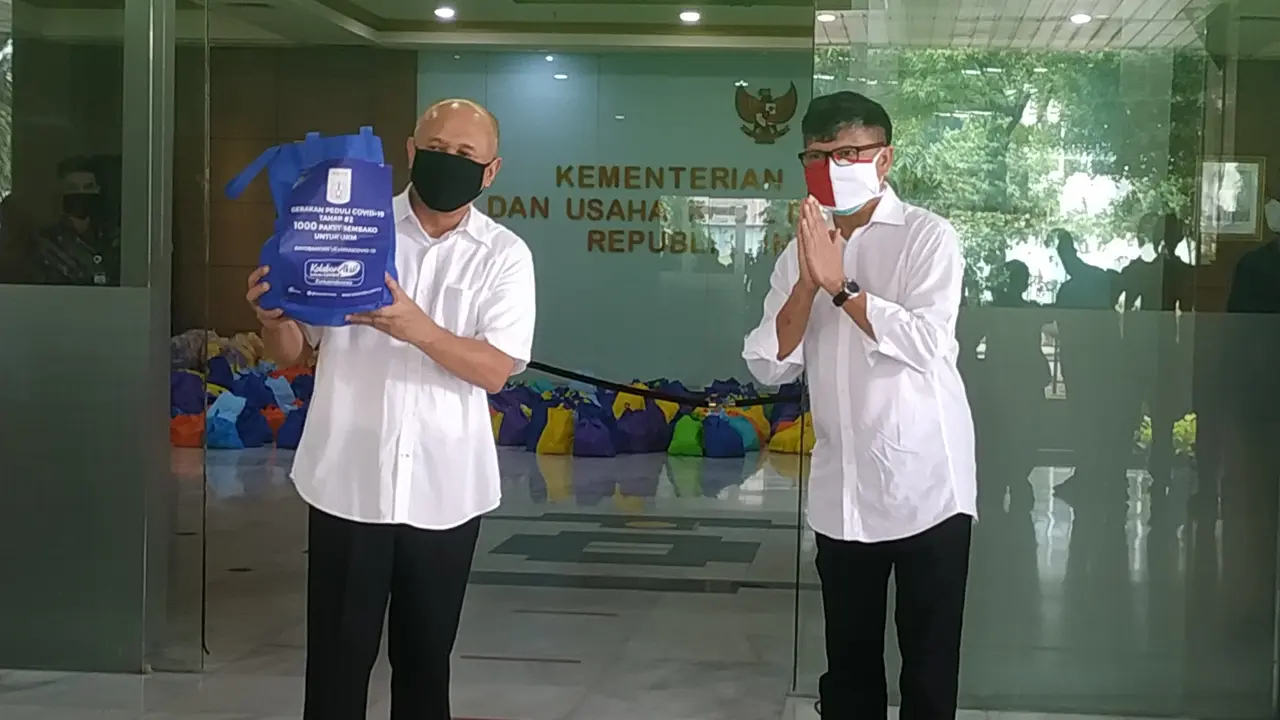 Kementerian Koperasi dan UKM menerima bantuan 1000 paket sembako dari Alumni Institut Teknologi Sepuluh Nopember (ITS)