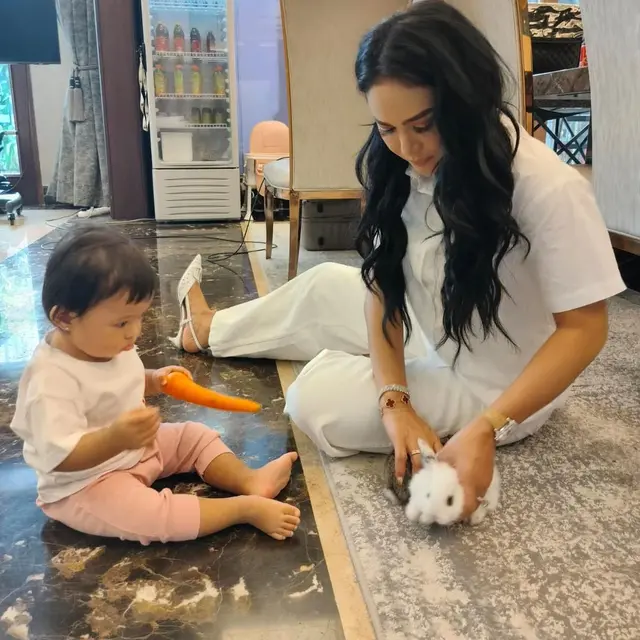 Krisdayanti dan Baby Ameena. (Foto: Dok. Instagram @krisdayantilemos)