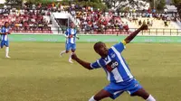 Miro Baldo Bento, mantan striker Timnas Indonesia merayakan selebrasi gol di klub barunya FC Porto Taibesse. (Bola.com/Dok. Pribadi) 