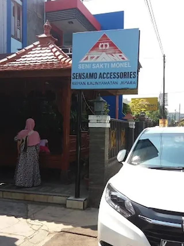 Kerajinan Monel
