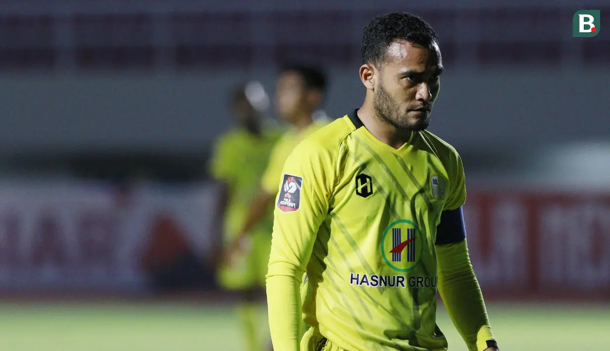 Penyerang Barito Putra, Rizky Pora, saat melawan PSIS Semarang pada laga Piala Menpora 2021 di Stadion Manahan, Solo, Minggu (21/3/2021). Kedua tim bermain imbang 3-3. (Bola.com/M Iqbal Ichsan)