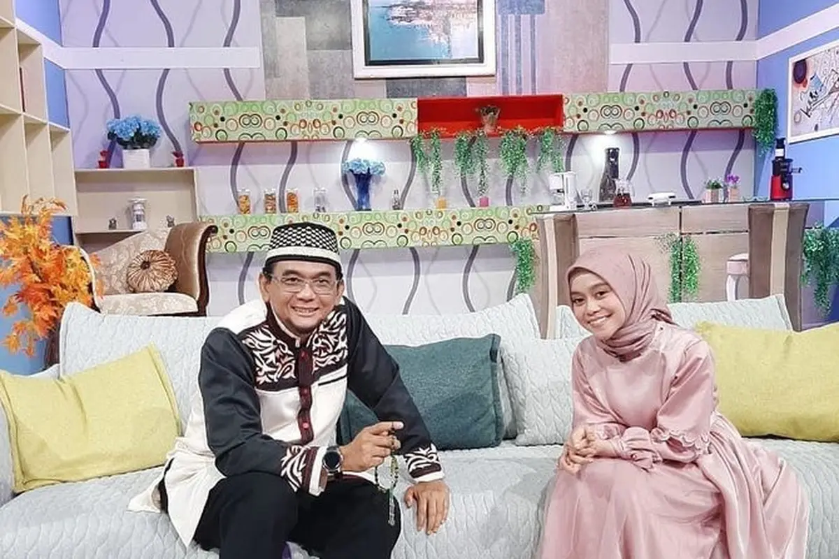 ustaz Subki Al Bughuryn memberi dukungan sekaligus doa untuk kesembuhan Lesti Kejora (https://www.instagram.com/p/CETJtmhgG9g/)