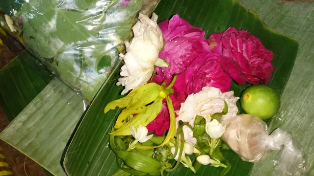 Warung Makanan Roh Halus
