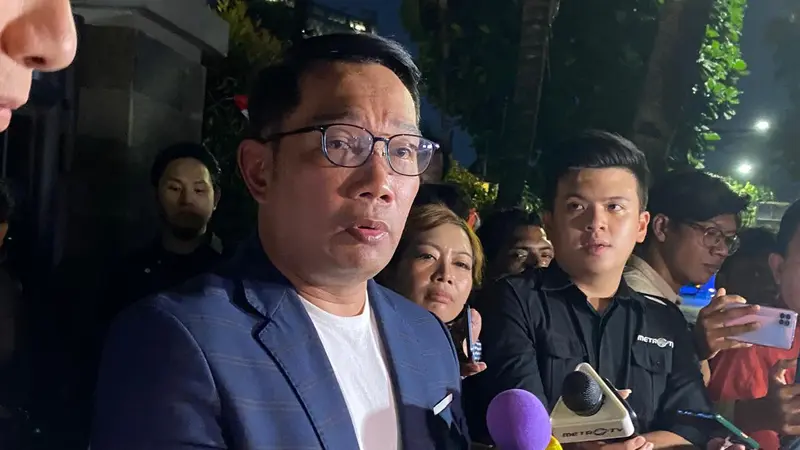 Ridwan Kamil di rumah dinas Ketua Umum Partai Golkar Airlangga Hartarto di kompleks Widya Chandra, Jakarta, Kamis (8/8/2024). (Merdeka.com/Muhammad Genantan Saputra)