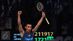 Tunggal putra Malaysia, Lee Chong Wei melakukan selebrasi usai menumbangkan Jan O Jorgensen (Denmark) di final BCA Indonesia Open 2016, Jakarta, Minggu (5/6/2016). Lee Chong Wei unggul 17-21, 21-19, 21-17. (Liputan6.com/Helmi Fithriansyah)